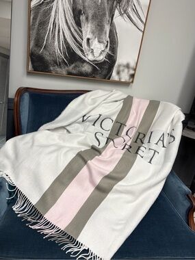 Victoria’s Secret Logo Fringe Throw Blanket Oversized Cream Pink, Soft Cozy
